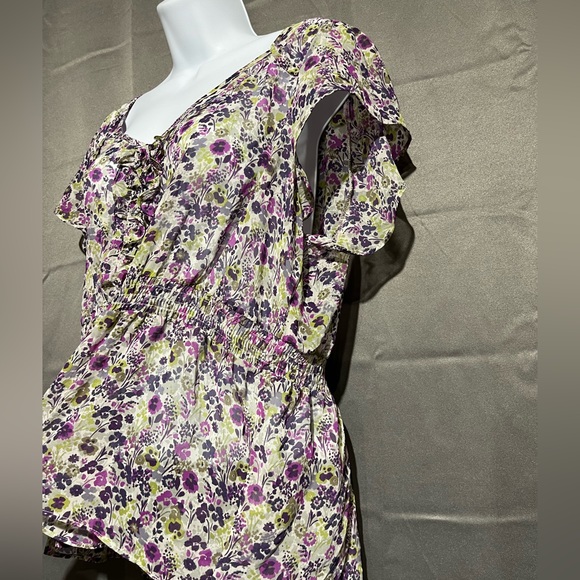 !!Host Pick!! Elle floral top - Picture 4 of 6